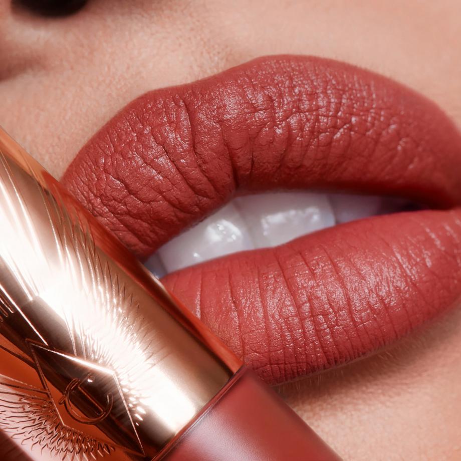 CHARLOTTE TILBURY  Airbrush Flawless Lip Blur - Rossetto liquido 