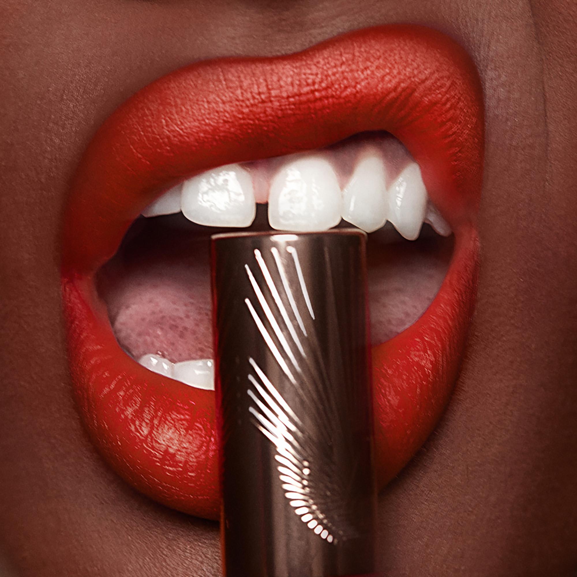 CHARLOTTE TILBURY  Airbrush Flawless Lip Blur - Rouge à lèvres liquide 