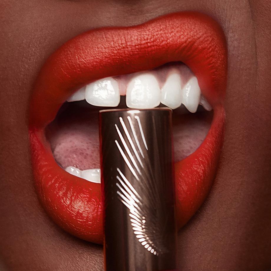 CHARLOTTE TILBURY  Airbrush Flawless Lip Blur - Rossetto liquido 