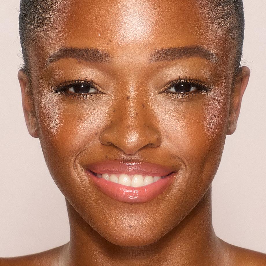 CHARLOTTE TILBURY  Unreal Skin Sheer Glow Tint - Fondotinta idratante in stick 