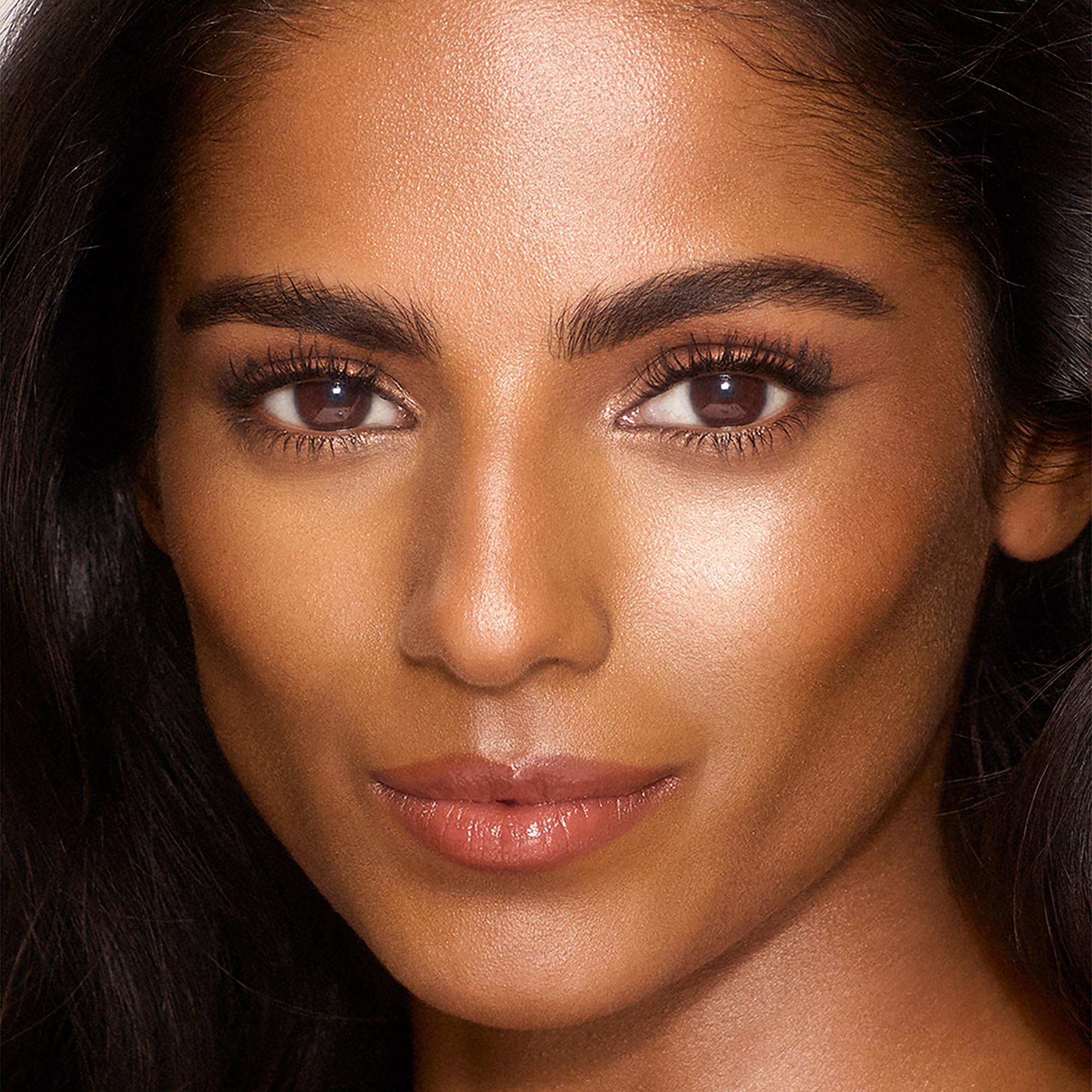 CHARLOTTE TILBURY  Unreal Skin Sheer Glow Tint - Fondotinta idratante in stick 