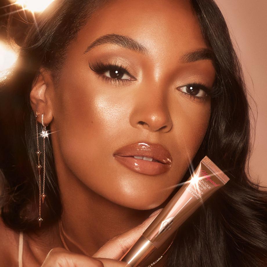 CHARLOTTE TILBURY  Hollywood Contour Wand - Contouring Foundation 