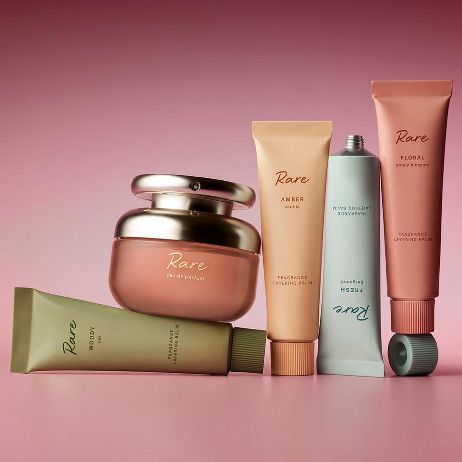 RARE BEAUTY  Rare Fragrance Layering Balm - Layering-Parfümbalsam 