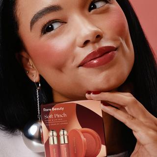 RARE BEAUTY  Soft Pinch Cheek & Lip Trio - Trio für Lippen und Wangen 