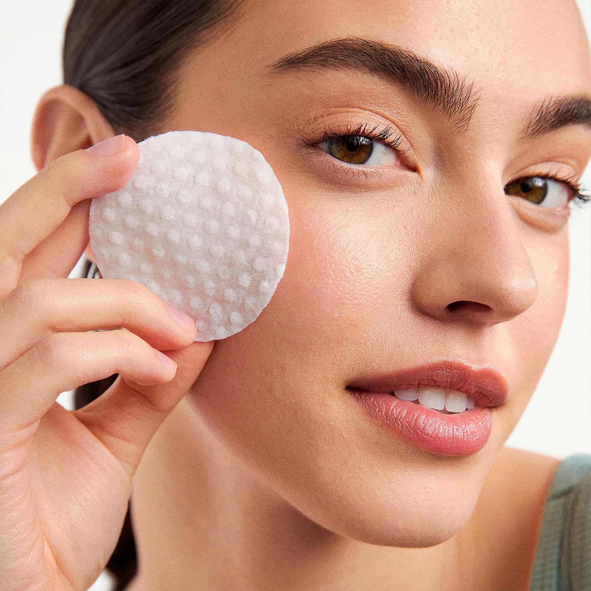 FIRST AID BEAUTY  Facial Radiance Pads - Glow-Wattepads für das Gesicht mit Glycol- und Milchsäure 