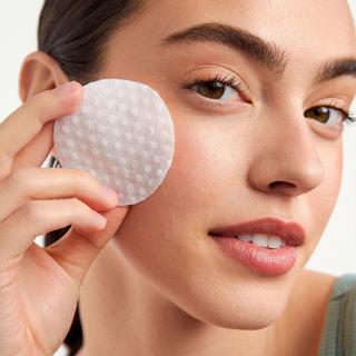 FIRST AID BEAUTY  Facial Radiance Pads - Glow-Wattepads für das Gesicht mit Glycol- und Milchsäure 