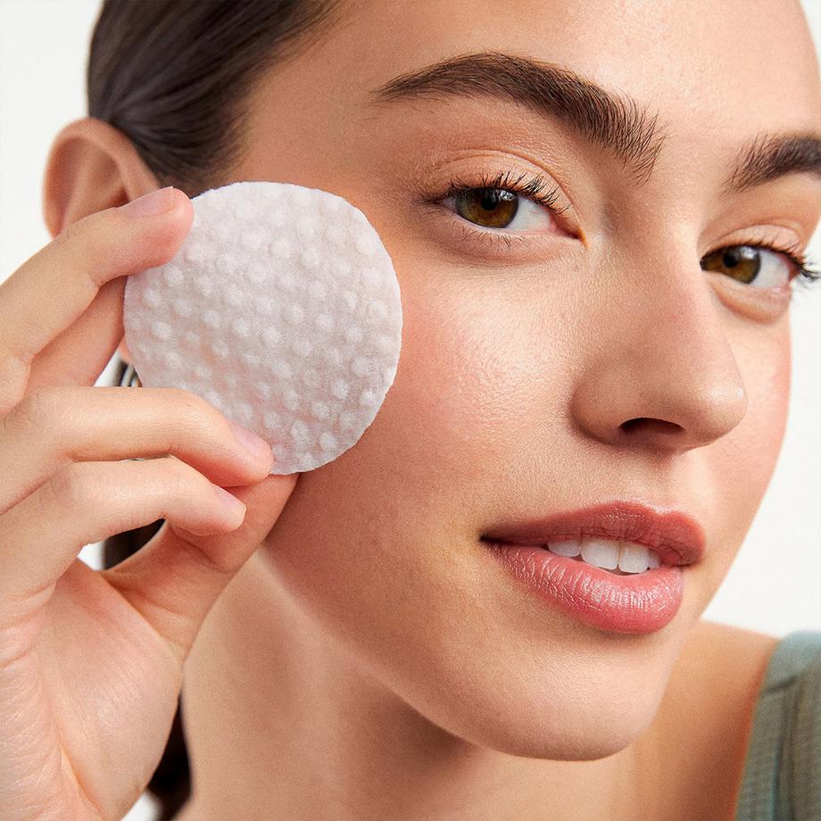 FIRST AID BEAUTY  Facial Radiance Pads - Glow-Wattepads für das Gesicht mit Glycol- und Milchsäure 