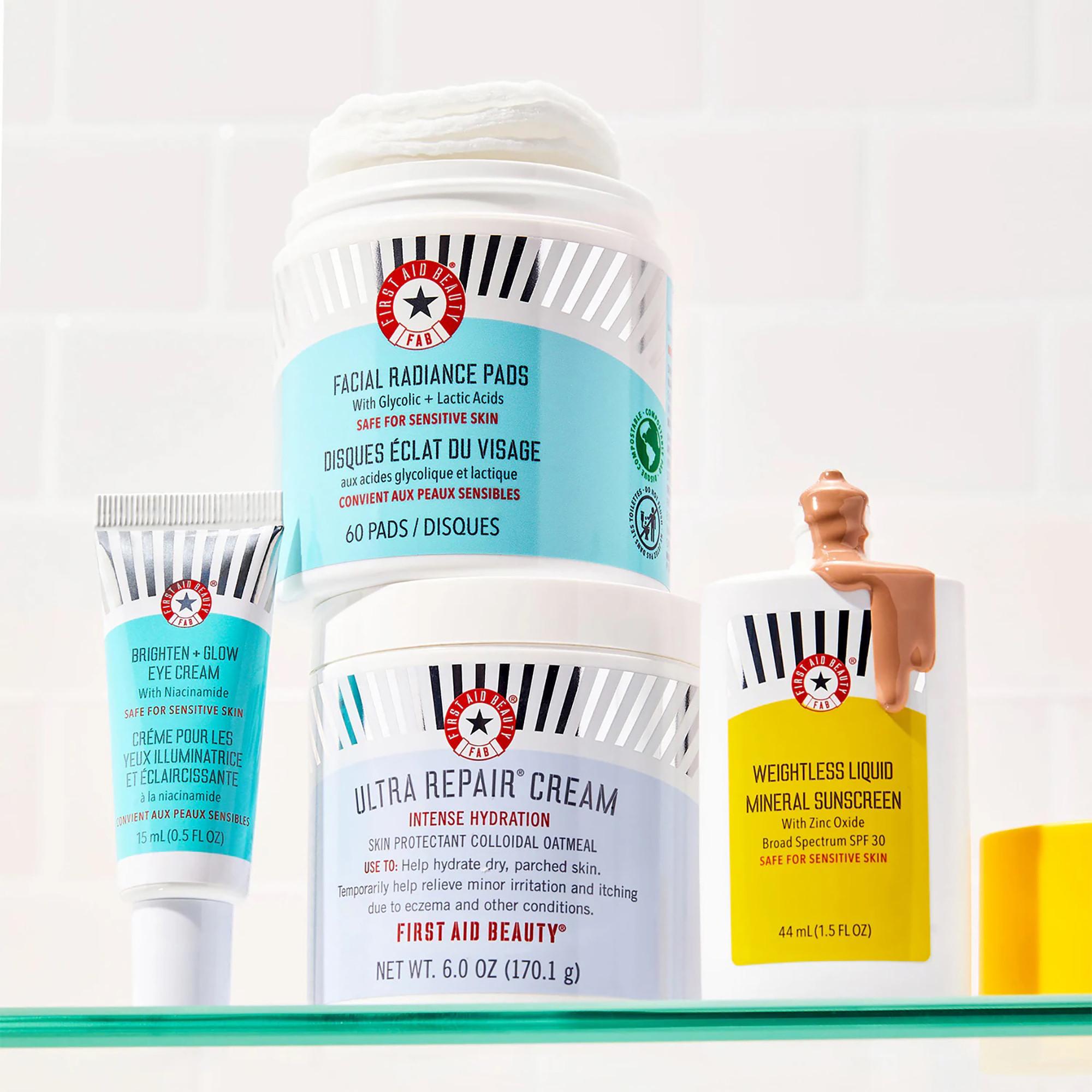 FIRST AID BEAUTY  Facial Radiance Pads - Glow-Wattepads für das Gesicht mit Glycol- und Milchsäure 