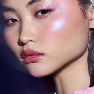 Fenty Beauty By Rihanna  Diamond Bomb All-Over Diamond Veil Puder - Highlighter für Gesicht und Körper 