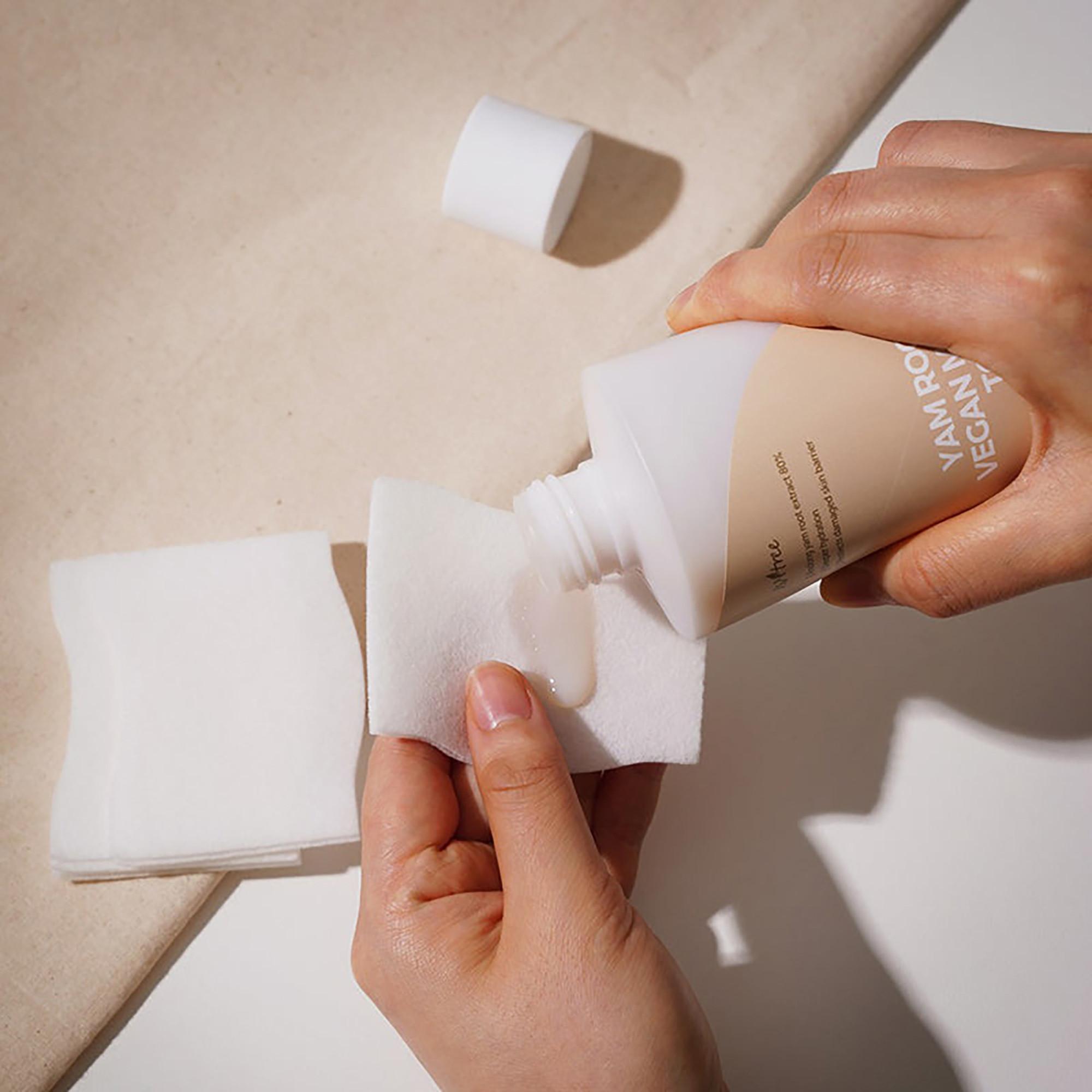 Isntree  Yam Root Vegan Milk Toner 