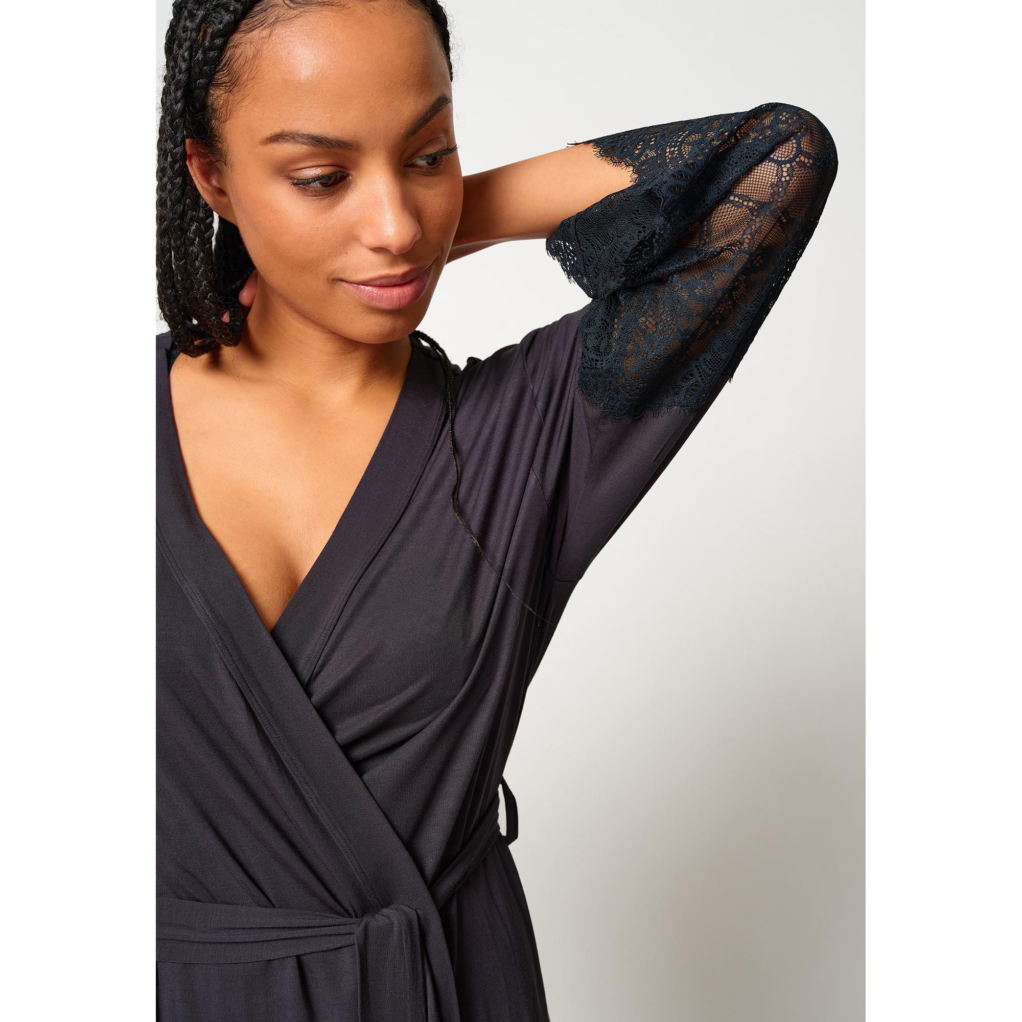 Skiny Night in 04 Kimono à Manches en Dentelle  