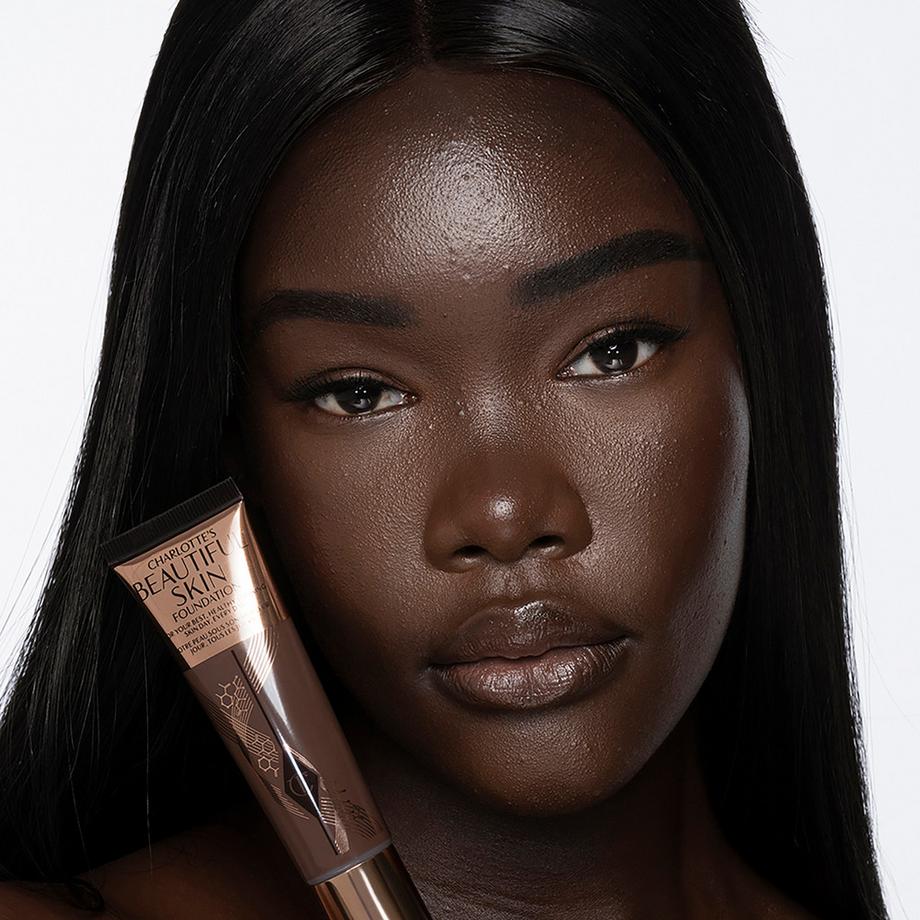 CHARLOTTE TILBURY  Beautiful Skin Foundation - Fondotinta con coprenza modulabile a lunga tenuta 