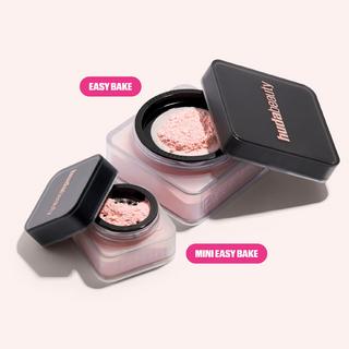 Huda Beauty  Baby Bake Mini Easy Bake Loose Powder - Easy Bake loses Mini-Fixierpuder 