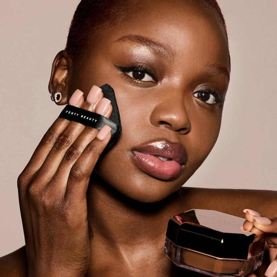Fenty Beauty By Rihanna  Set It Down – Ultrafeiner Fixierpuder mit Softfokus-Effekt 