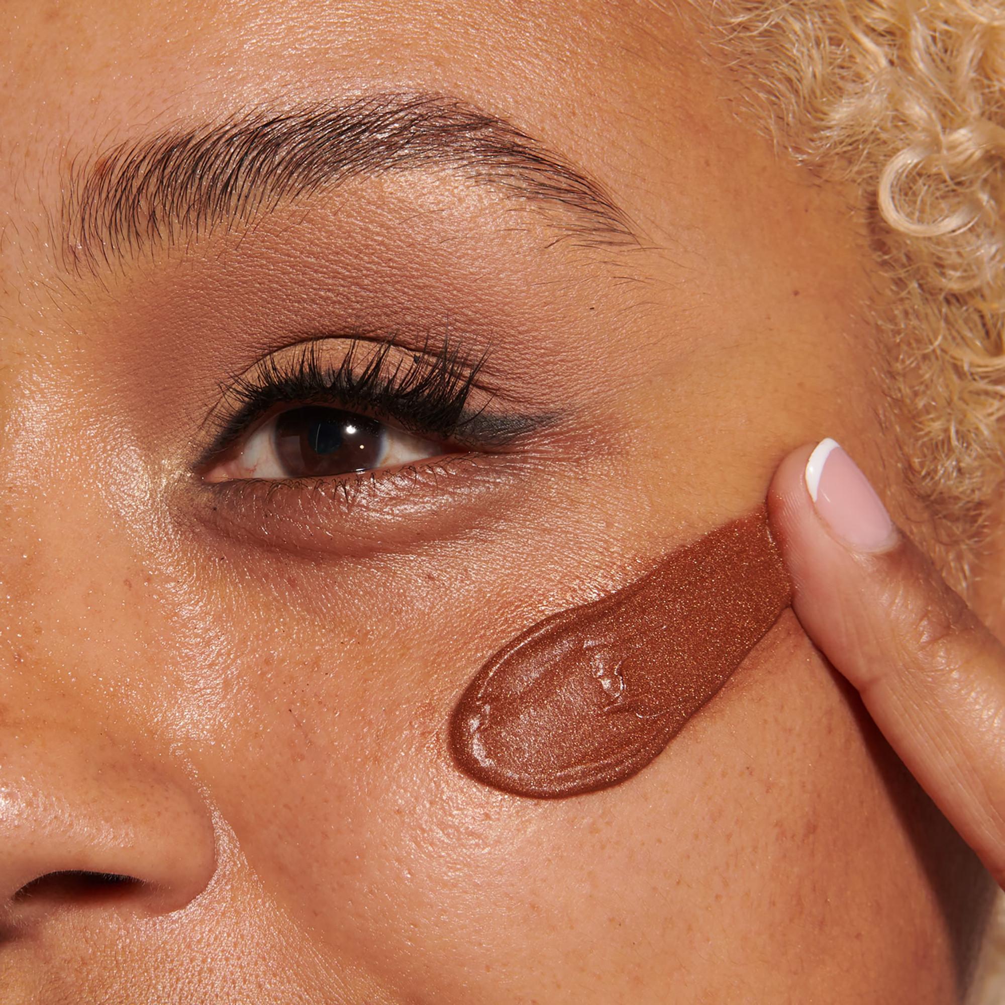 Huda Beauty  Easy Blur Bronze Fudge – glättender Primer ohne Silikon 