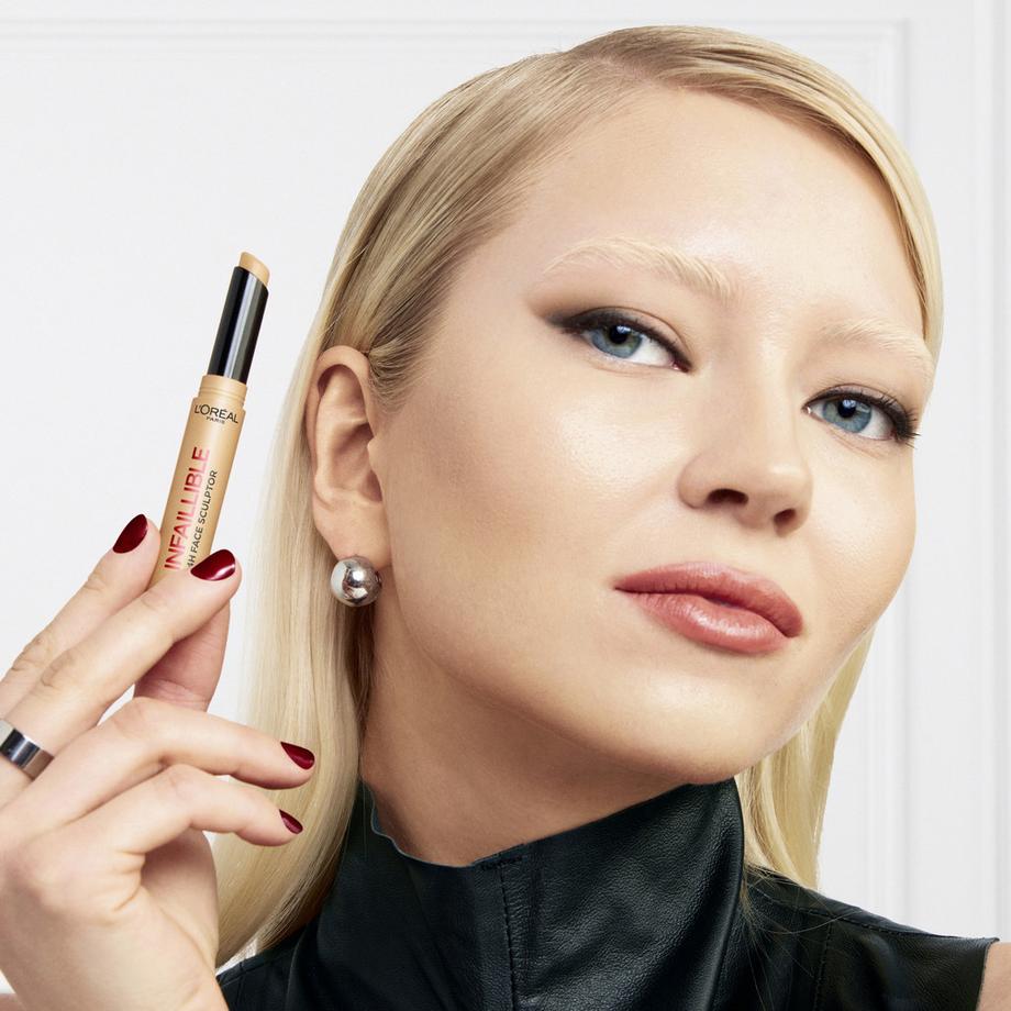 L'OREAL  Infaillible 24H Face Sculptor Contouring Stick  