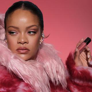 Fenty Beauty By Rihanna  Lined + Luminized Duo - Matita Labbra Trace'd Out e Gloss Bomb 