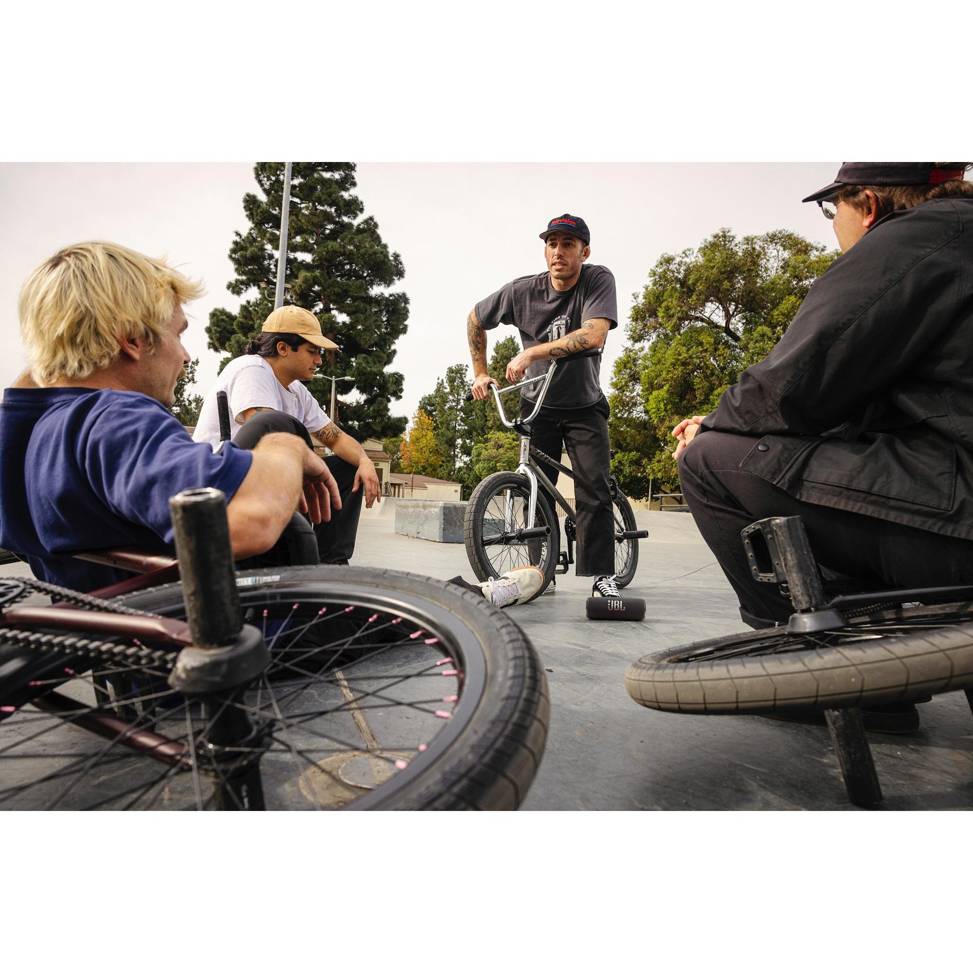 JBL Bluetooth Lautsprecher JBLFLIP7B Flip 7 Portabler Lautsprecher 