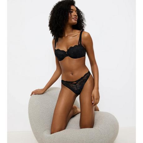 Triumph Palina Moonlight Kiss String  