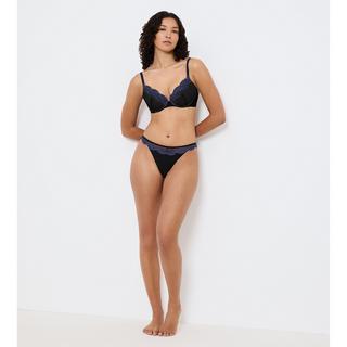 Triumph Comfort Glam String  