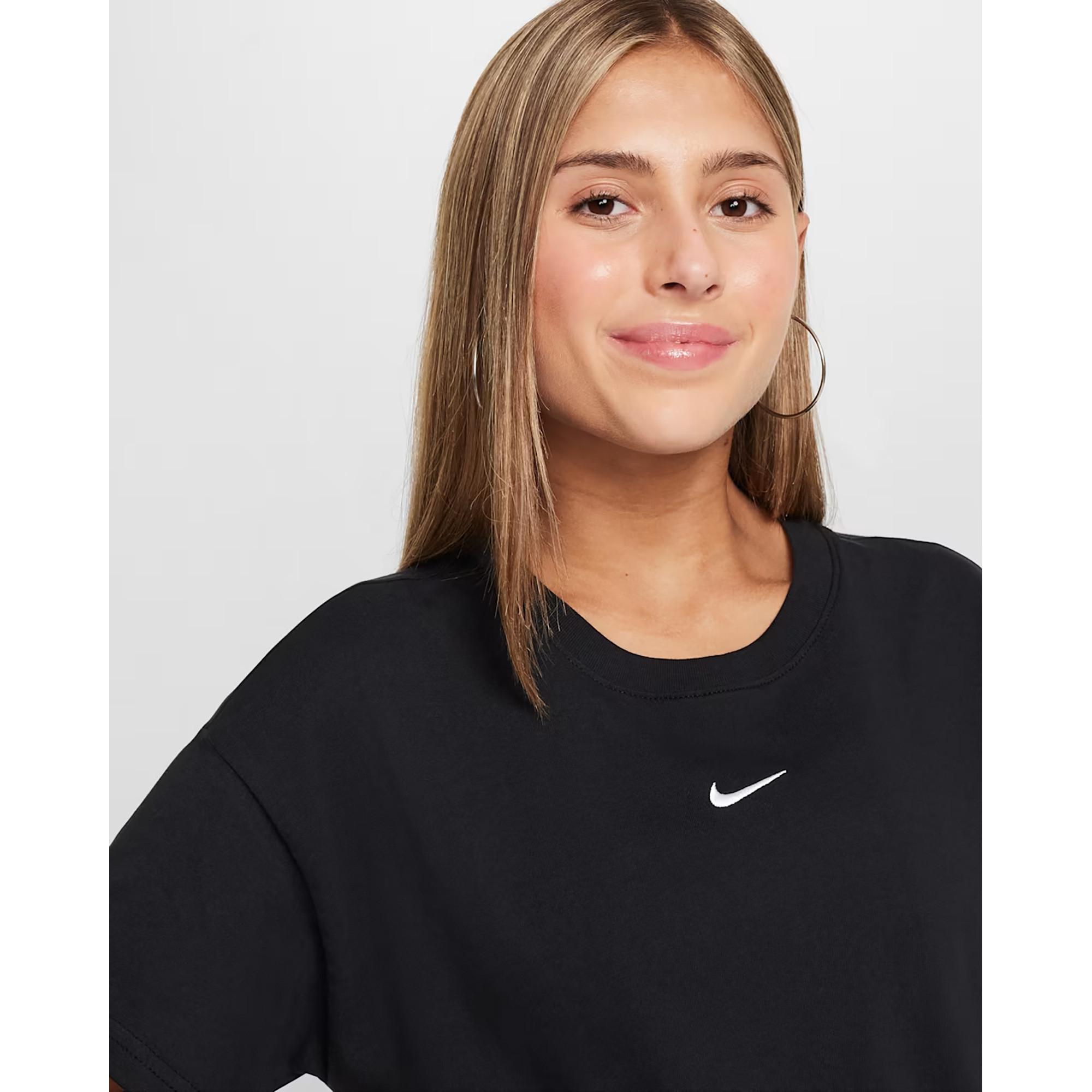 NIKE  T-shirt 