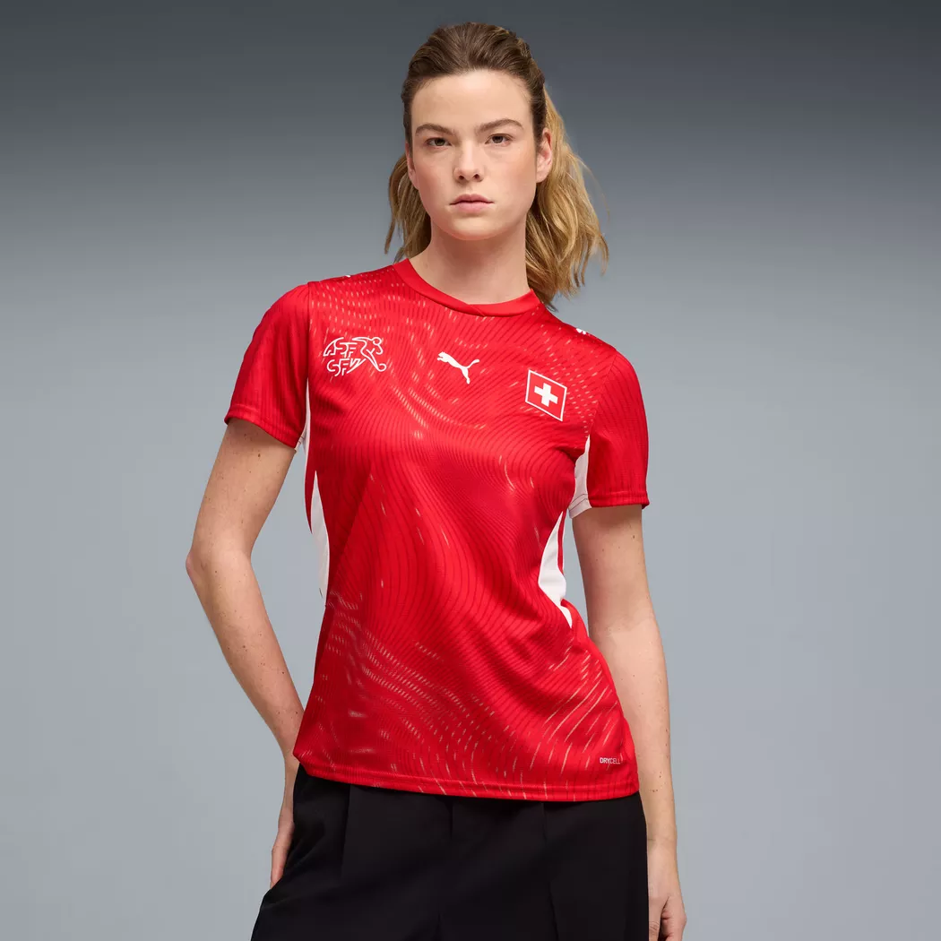 Trainingsshirt PUMA "Schweiz 2026 Heimtrikot Damen", Damen, Gr. S, rot weiß, Obermaterial: 100% Polyester; Kragen: 100% Polyester; Einsatz: 100% Polyester, bedruckt, regular fit, Rundhals, Shirts