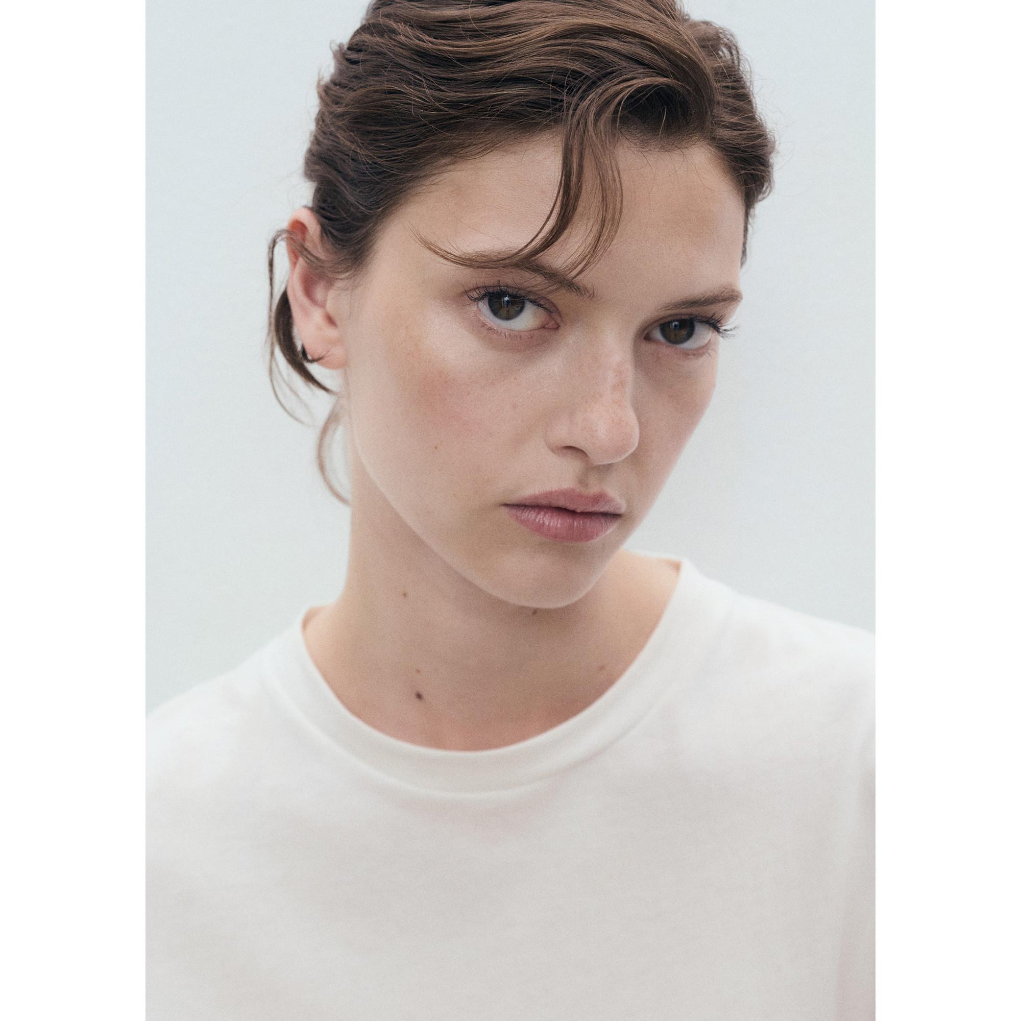 MANGO Molly T-Shirt con orlo ricamato  