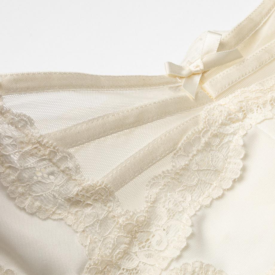 Manor Woman Slip brésilien avec bordure en dentelle  