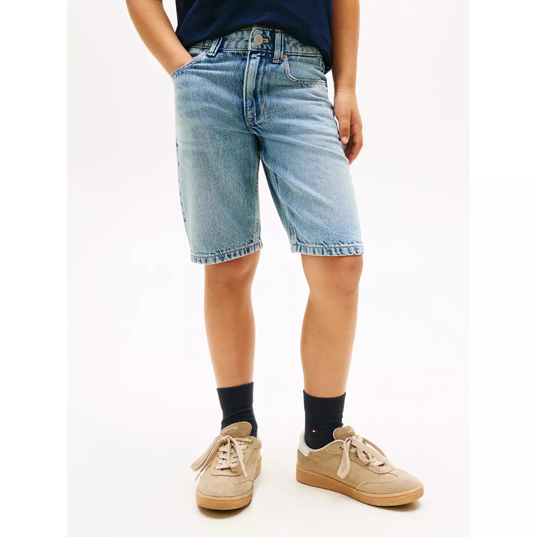 Jeansshorts TOMMY HILFIGER "STRAIGHT DENIM", Mädchen, Gr. 10 (140), N-Gr, mediumused, Denim/Jeans, Obermaterial: 61% Baumwolle, 39% Lyocell, unifarben, straight fit knielang, Jeans Jeansshorts, Kinder bis 16 Jahre, gerade Passform