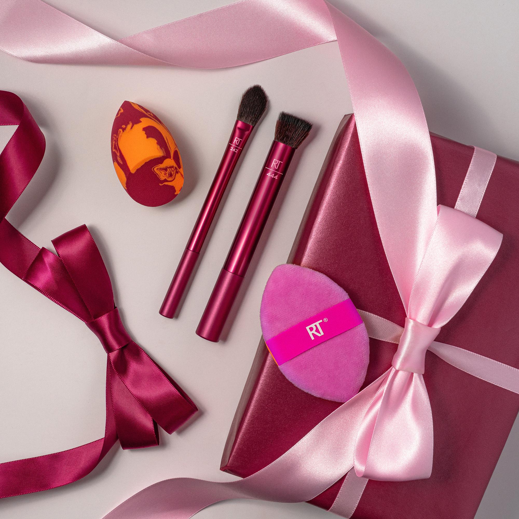 REAL TECHNIQUES  MERRY MUST-HAVES 