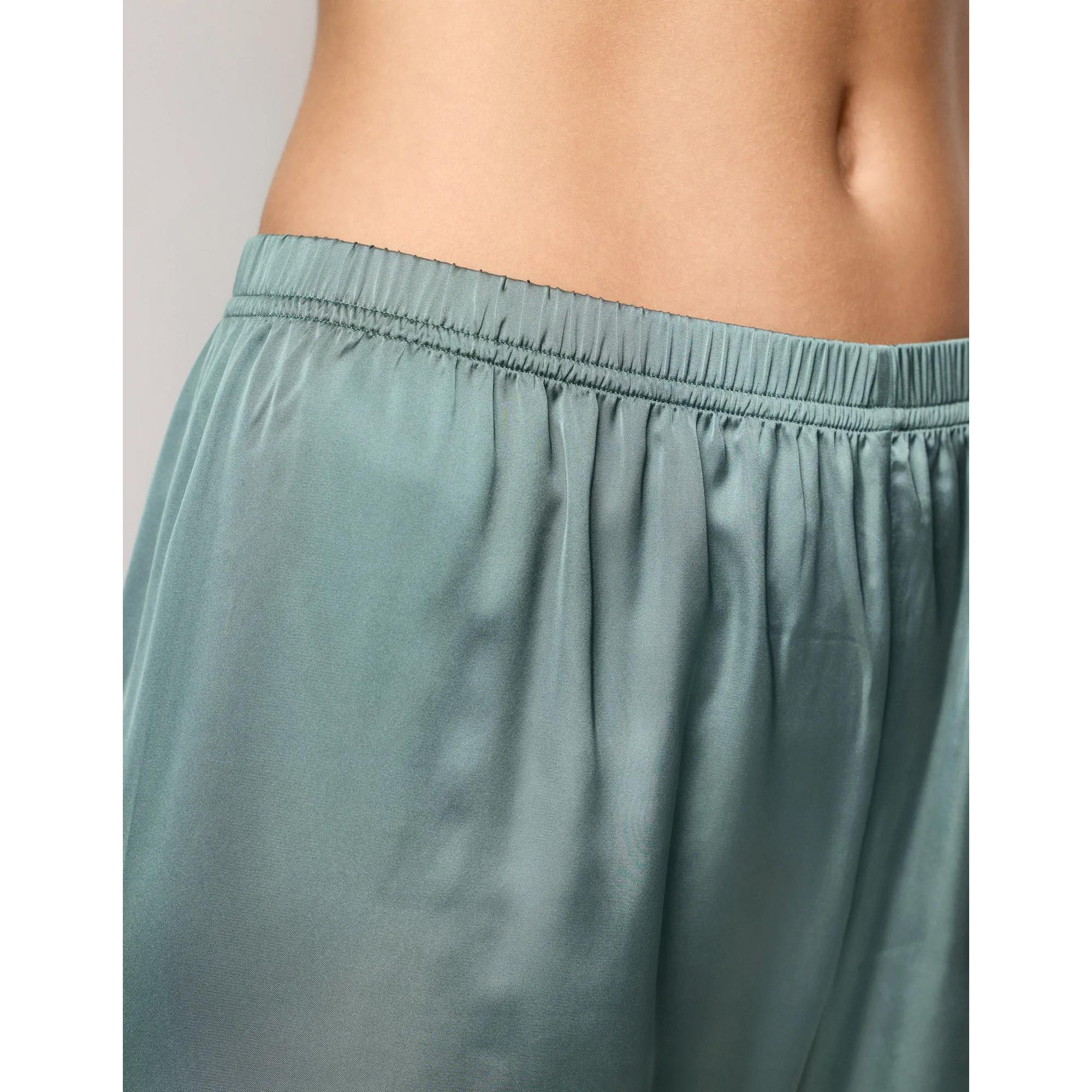 Yamamay Satin Straight Fit Hose  