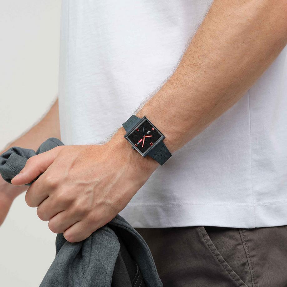 swatch SQUARED OFF Orologio analogico 