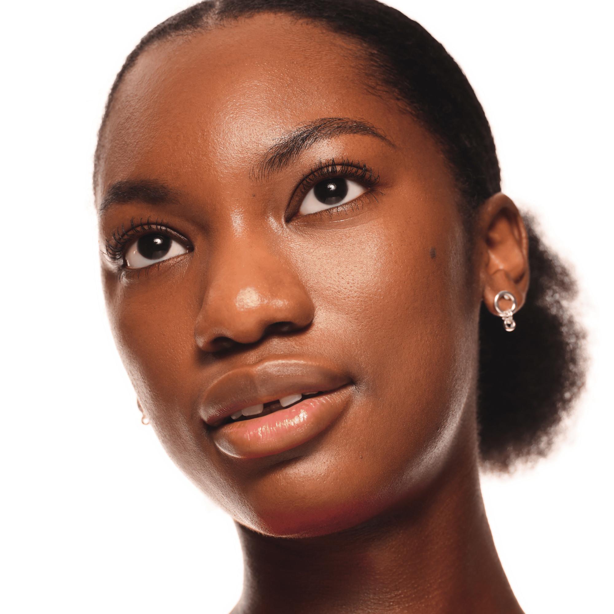 essence  lash WITHOUT LIMITS TUBING Extreme Lengthening & Volume Mascara 