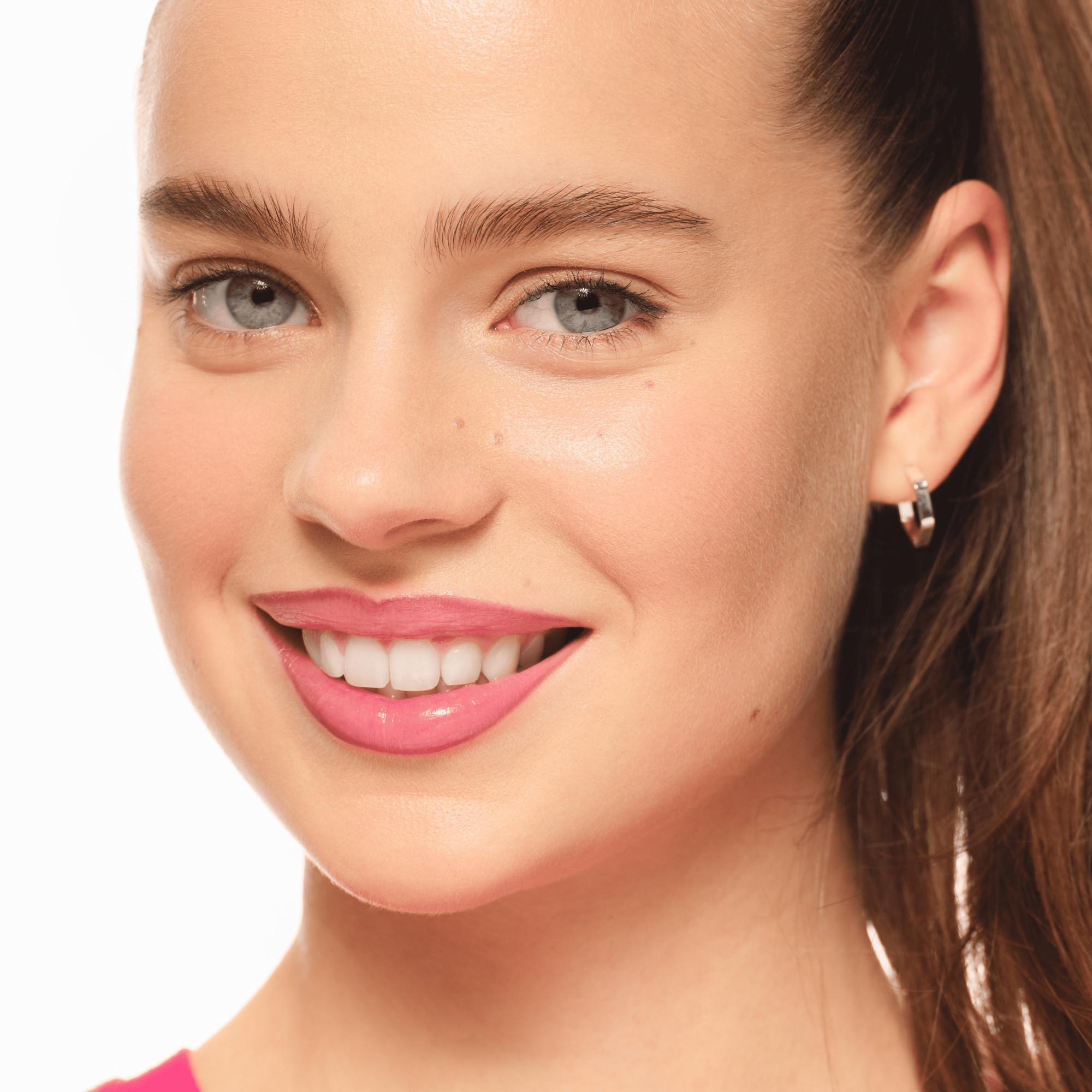 essence  line n' STAIN! TATTOO LIP LINER 