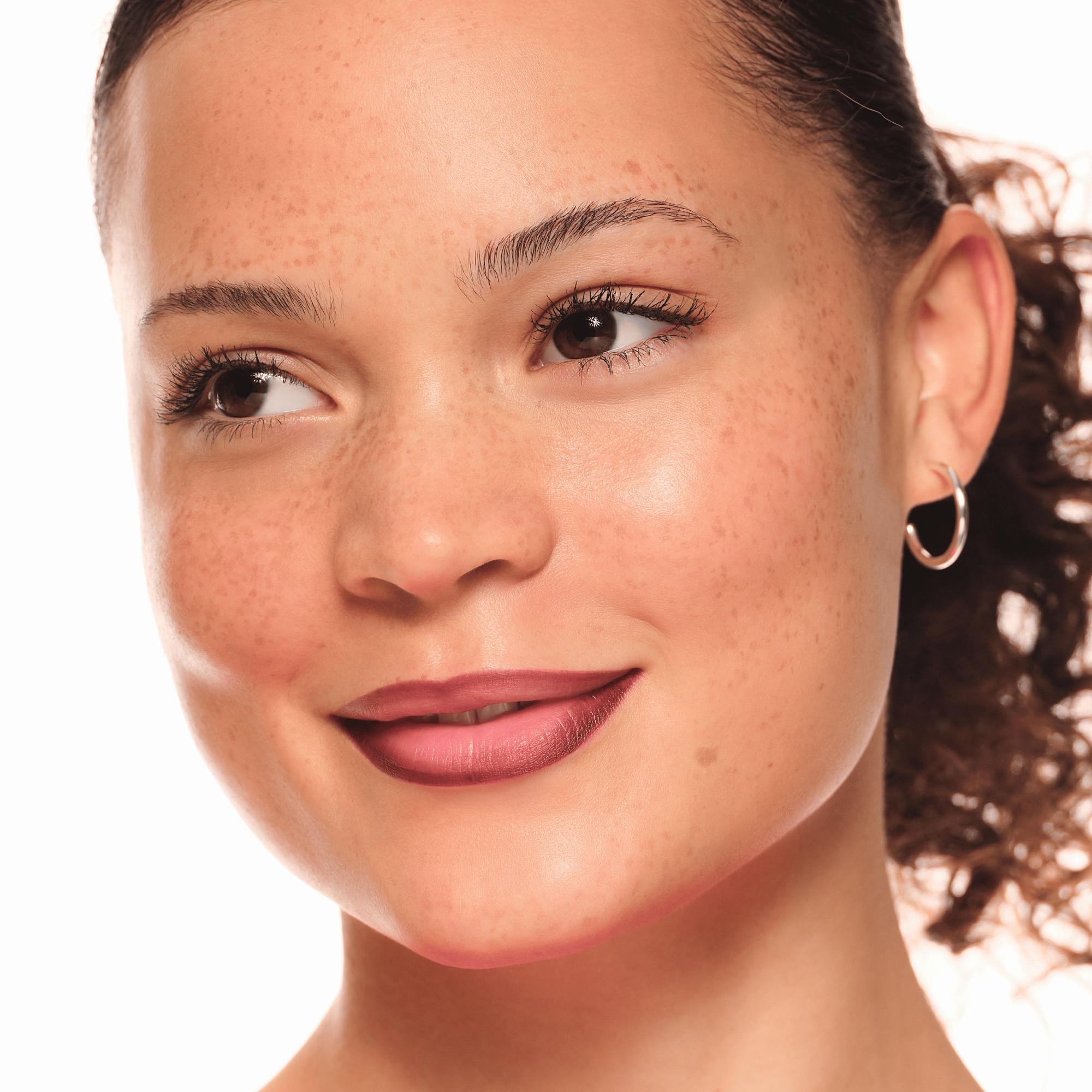 essence  line n' STAIN! TATTOO LIP LINER 