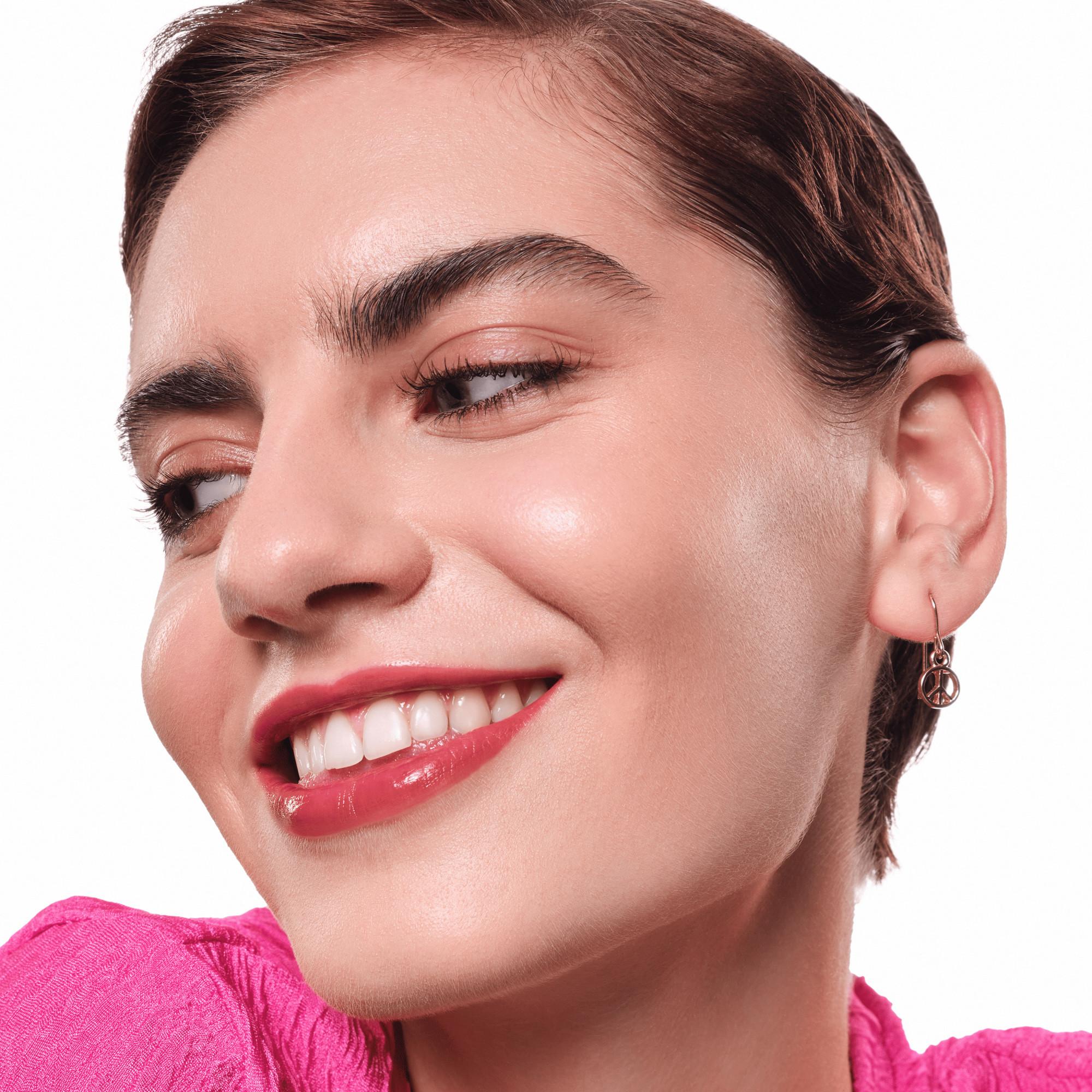 essence  Hydra Kiss Lip Oil 