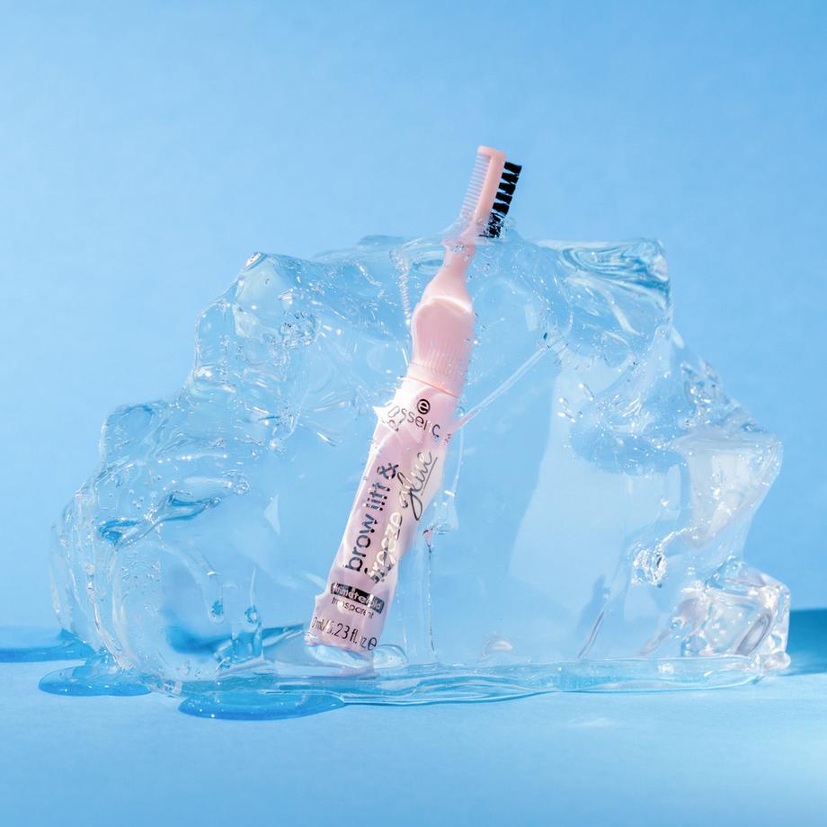 essence  colle sourcils effet liftant et fixant 