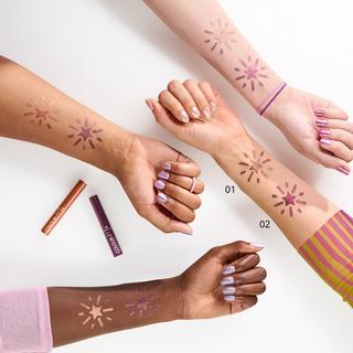 essence  COLOUR it! metallic liquid liner 