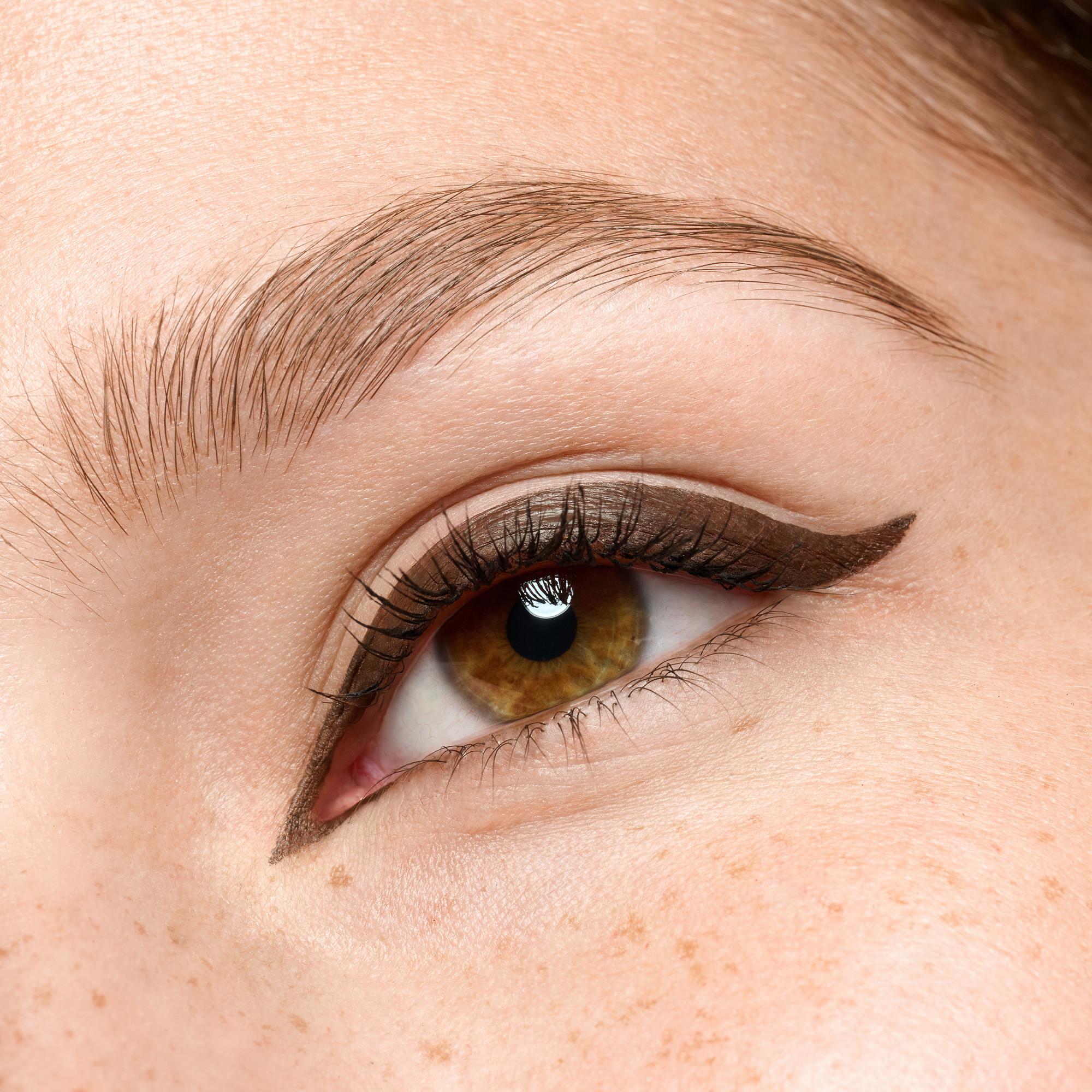 essence  Eyeliner Pen Extra Long-Lasting 