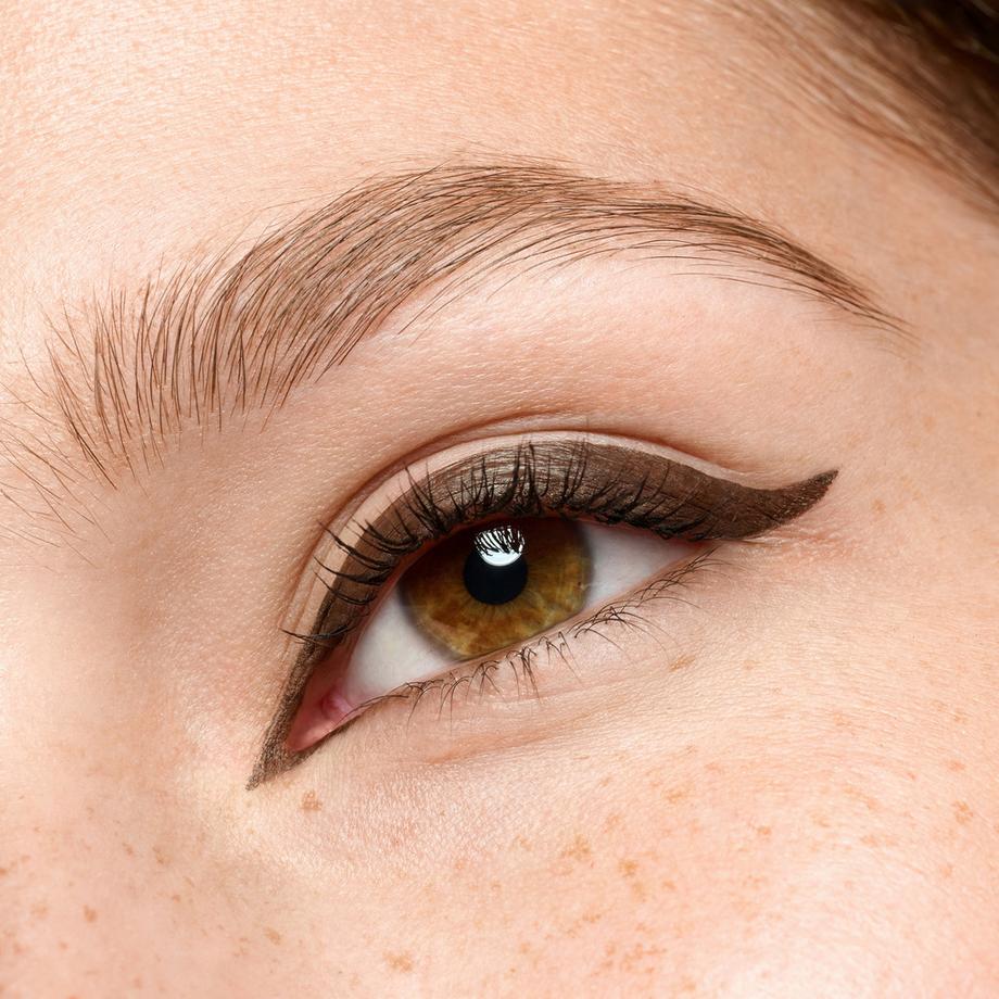 essence  Eyeliner Pen Extra Long-Lasting 