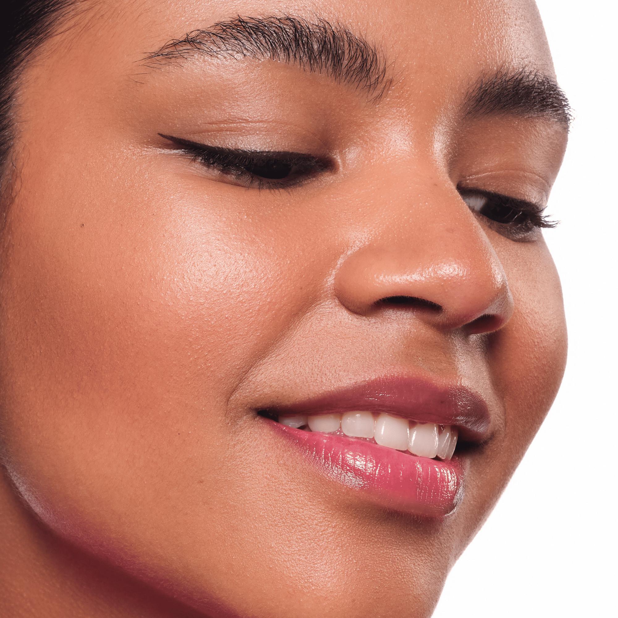 essence  Eyeliner Pen Extra Long-Lasting 