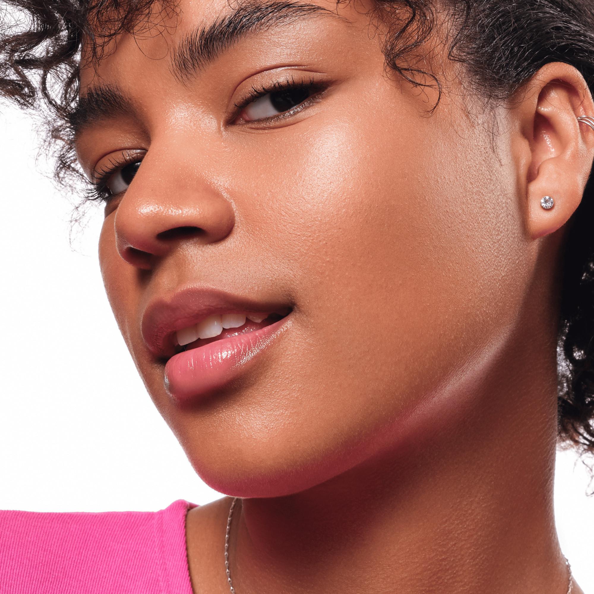 essence  soft TOUCH BOUNCY GLOW illuminateur 