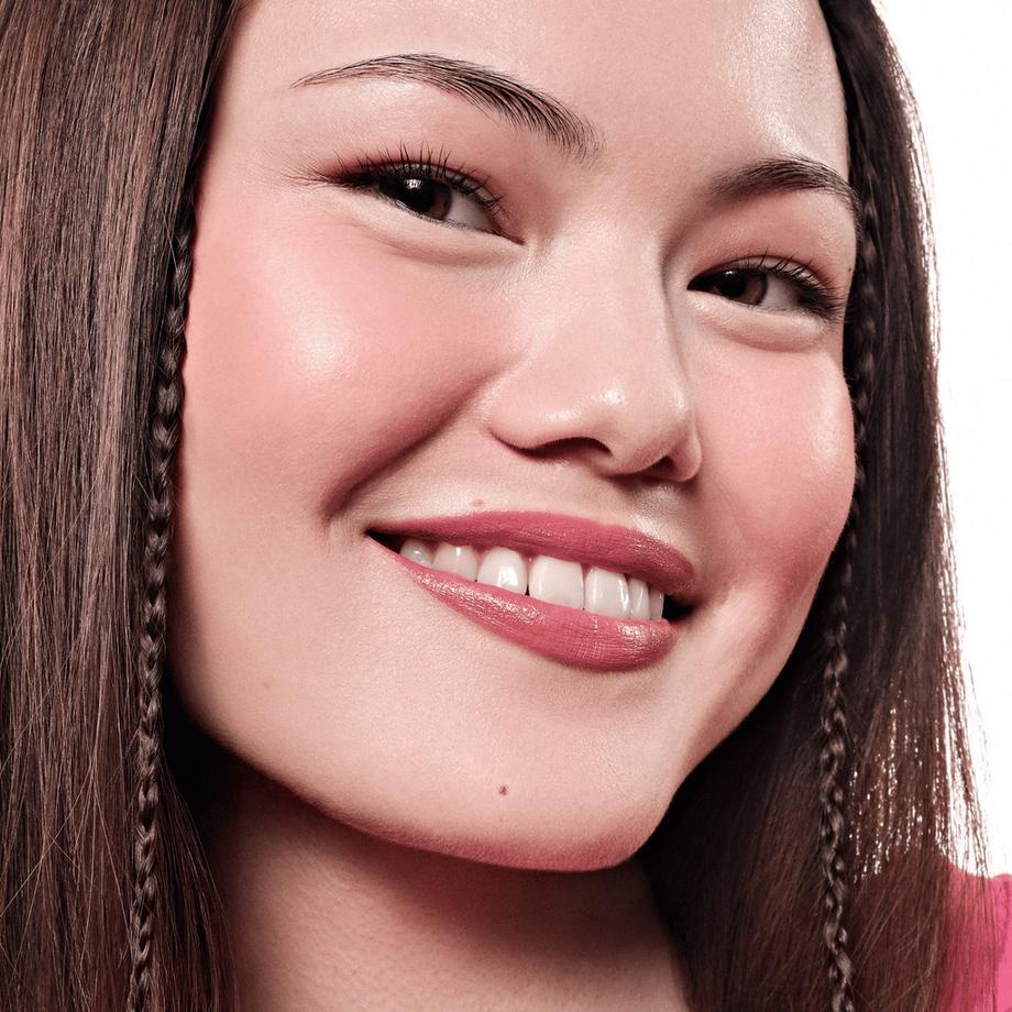 essence  satin GLOW luminous shine lipstick rouge à lèvres 