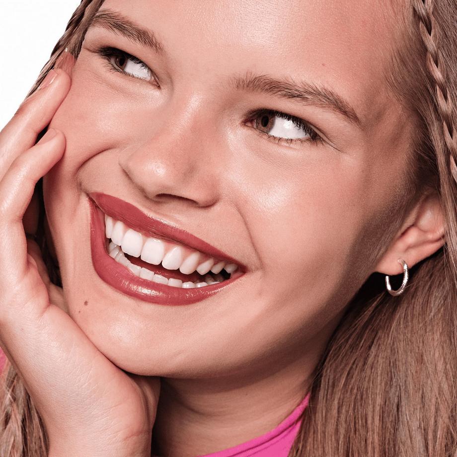 essence  satin GLOW luminous shine lipstick 