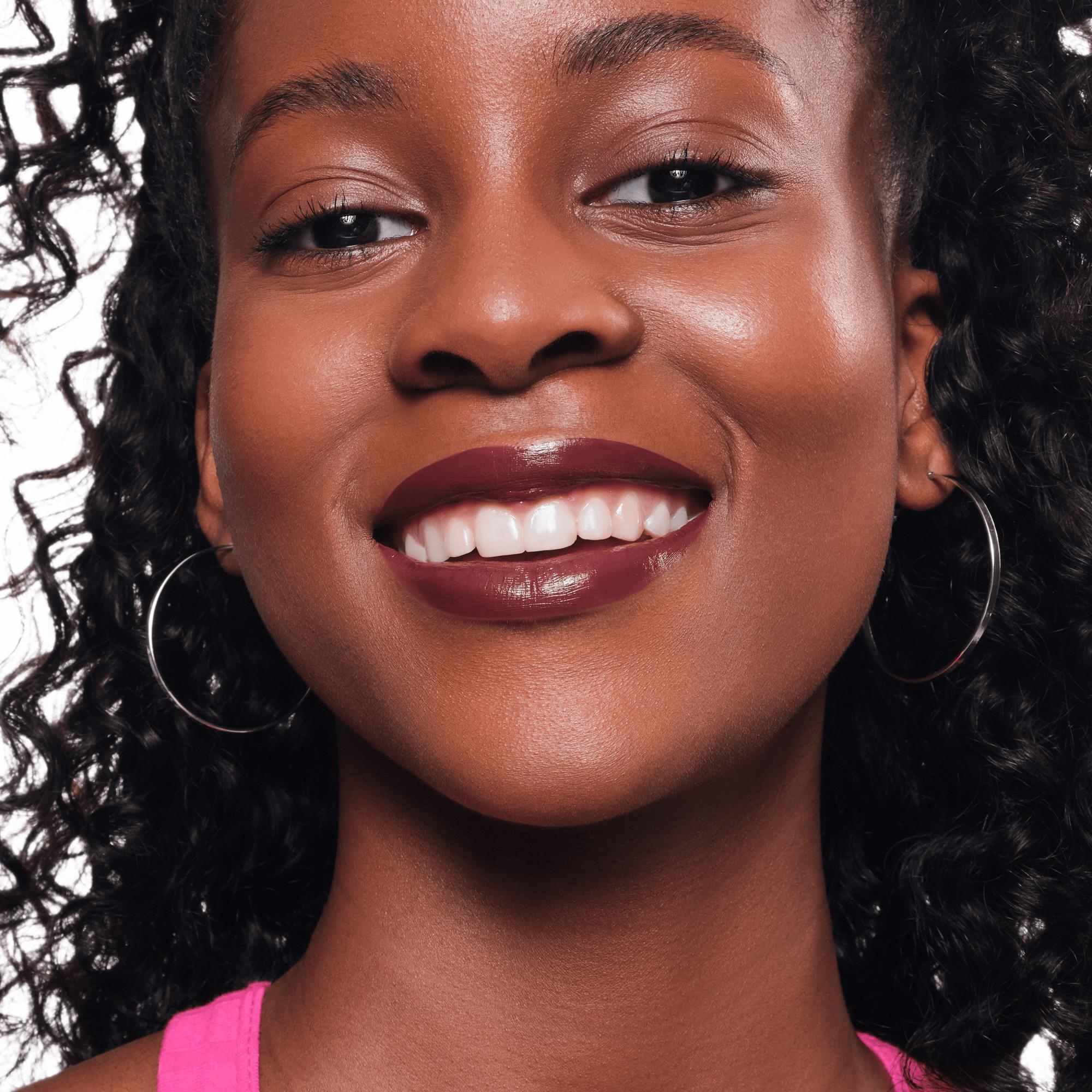 essence  satin GLOW luminous shine lipstick 