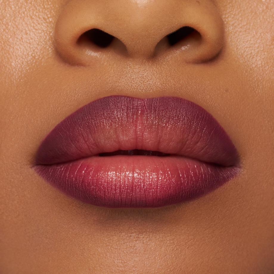 essence  8h MATTE comfort lipliner 