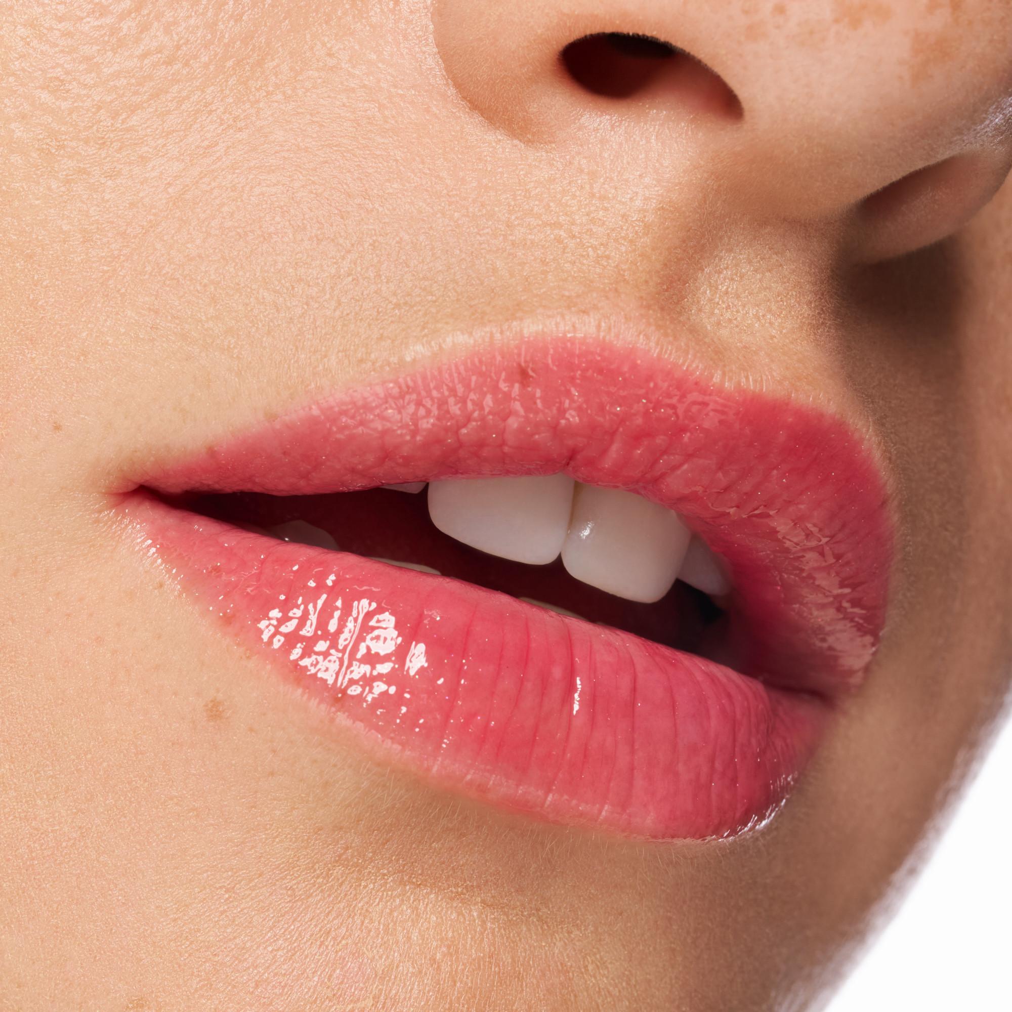 essence  CHILI BOMB shiny lipgloss gloss 