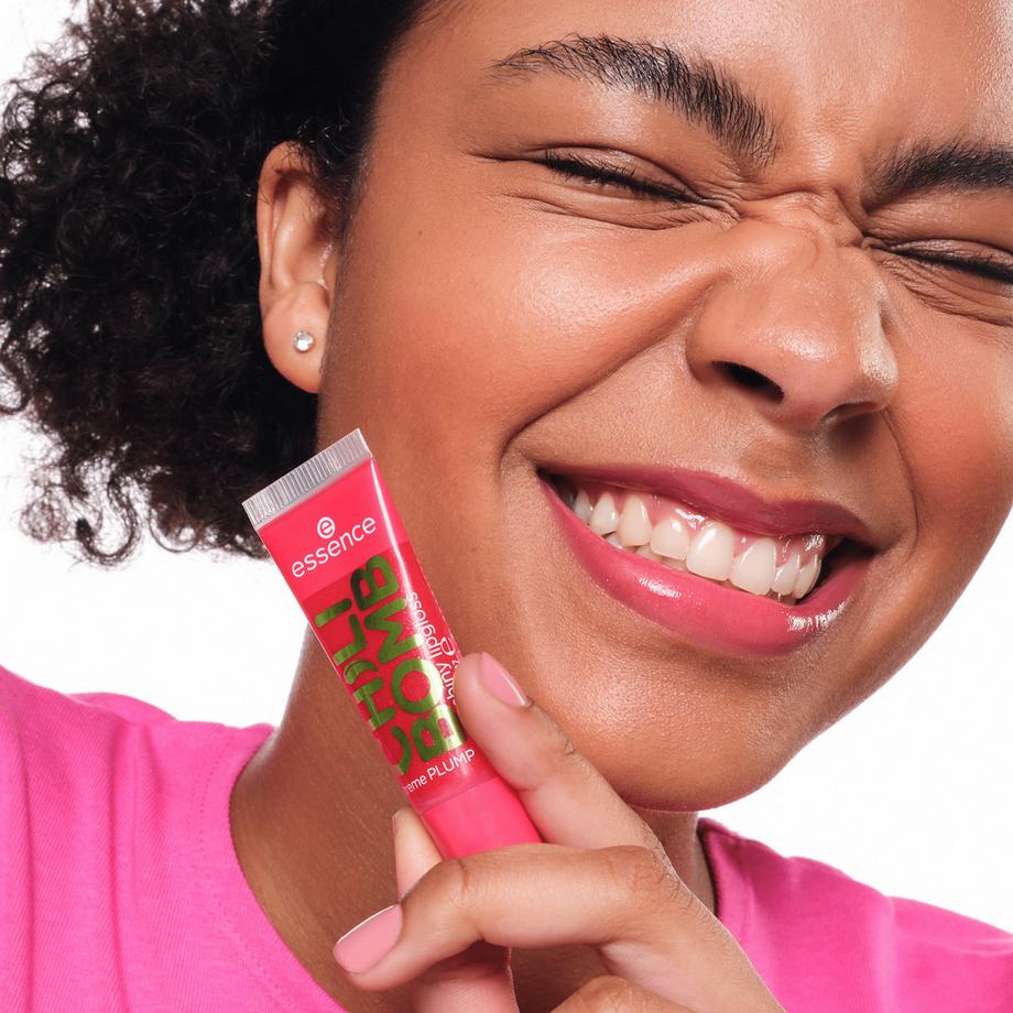 essence  CHILI BOMB shiny lipgloss 