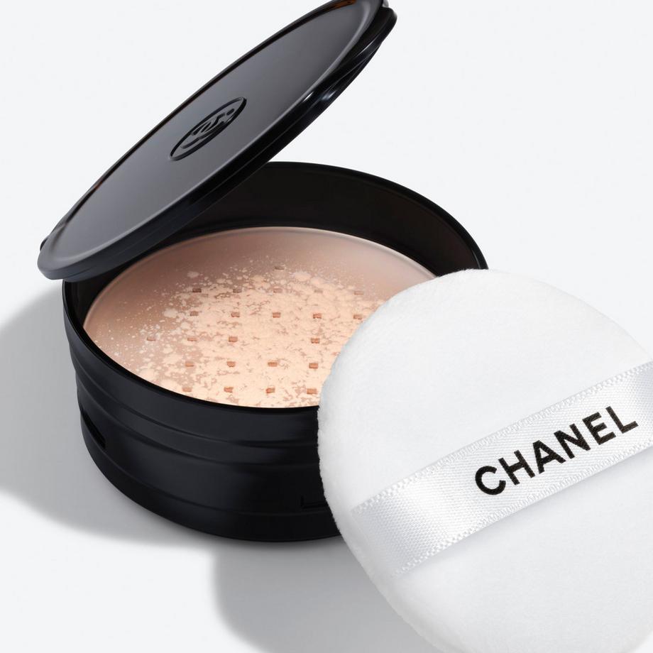 CHANEL POUDRE UNIVERSELLE LIBRE – NACHFÜLLUNG LOSER PUDER MIT NATÜRLICHEM FINISH. REISEGRÖSSE. 