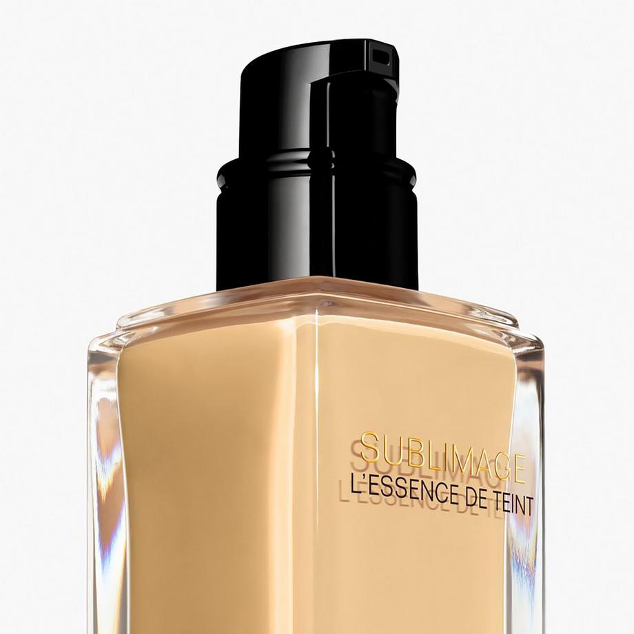 CHANEL SUBLIMAGE L’ESSENCE DE TEINT SÉRUM DE TEINT ULTIME GÉNÉRATEUR D’ÉCLAT 